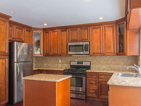 3rd image of 1861 Sandal Wood Pl