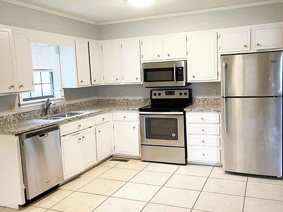 3rd image of 4 Willowood Dr