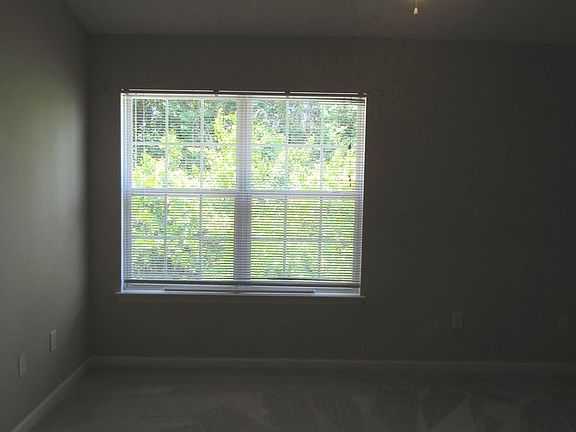 4th image of 7946 Shadow Oak Dr