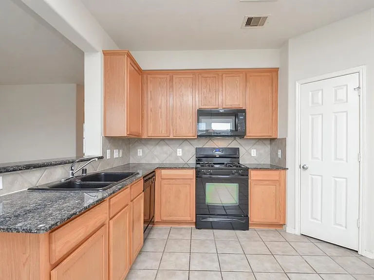 2934 Meadowglen Crst — Photo 5