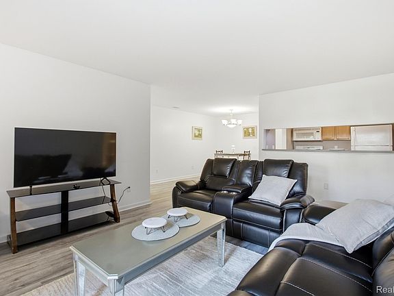 5th image of 20656 Dunham Rd #18