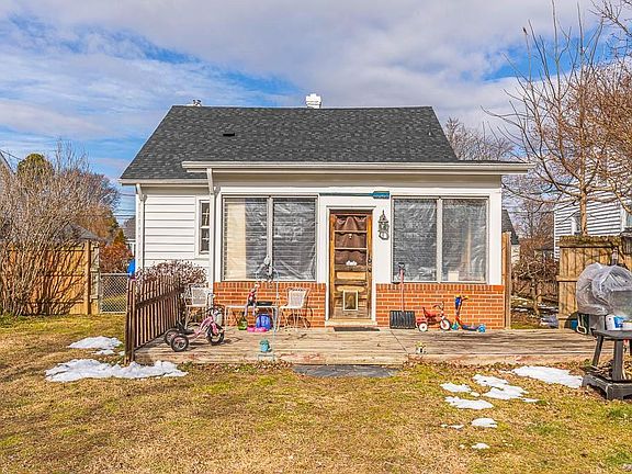 3rd image of 2705 Irisdale Ave
