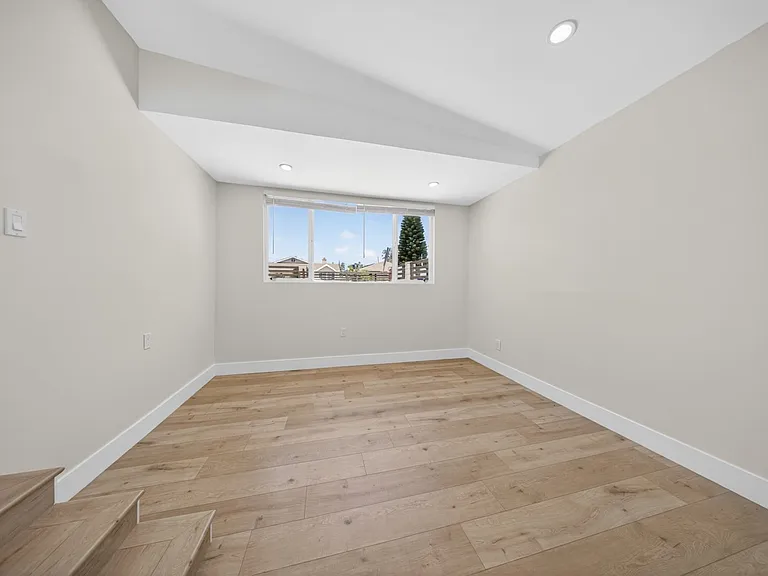11840 Arminta St — Photo 12