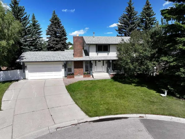 540 S Varsity Estates Pl NW, Calgary, AB T3B 3C1