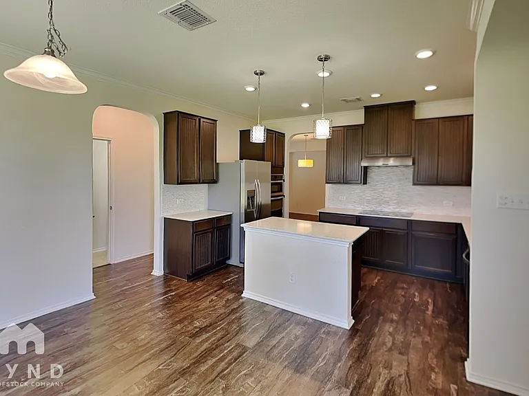 1125 Sampley Ln — Photo 5