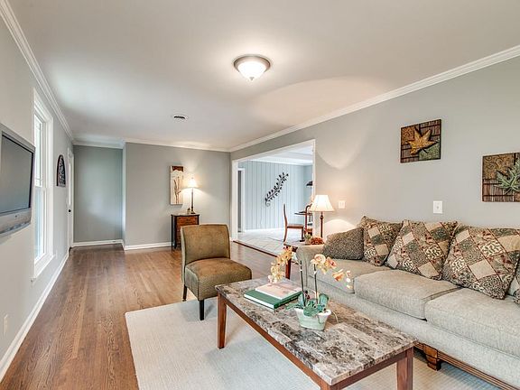 5th image of 413 Kemper Dr N