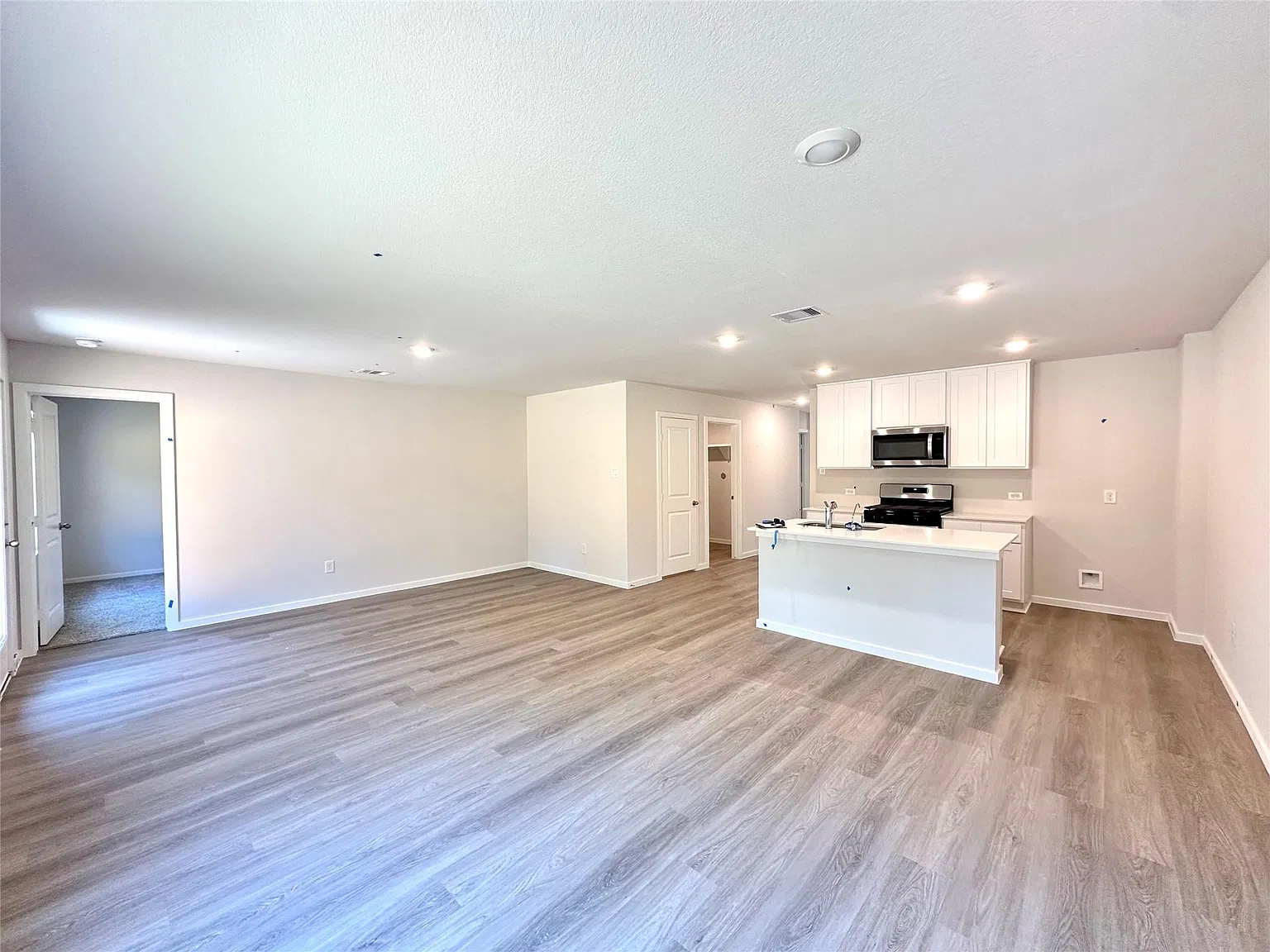 4 bed, 2.0 bath, 1476 sqft, $1,795 — Photo 2