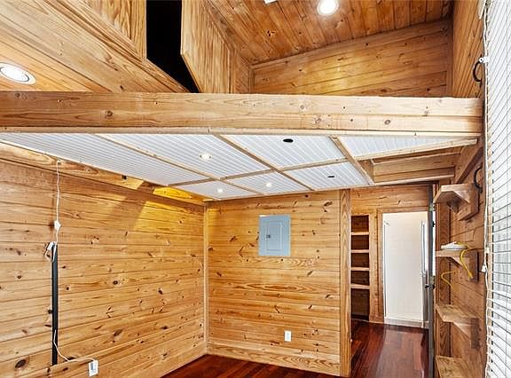 3rd image of 1818 Camp St