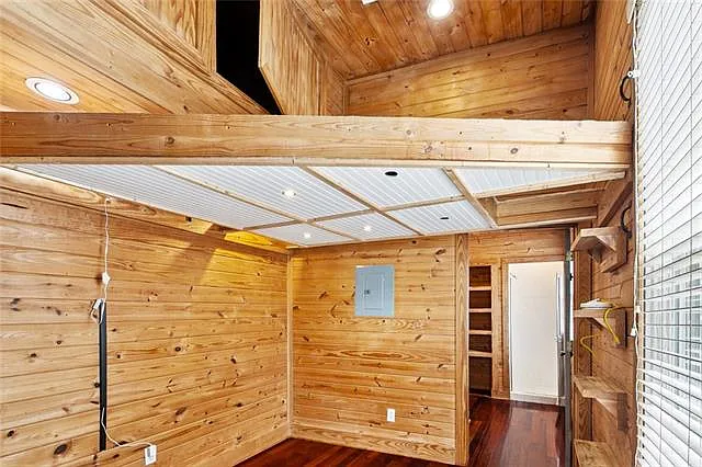 1818 Camp St — Photo 3