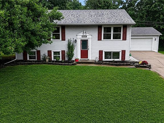 2nd image of 1729 Woodcrest Dr