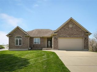 12505 Live Oak Cir, Peculiar, MO 64078