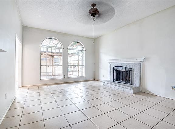 3rd image of 2841 Sommerset Dr