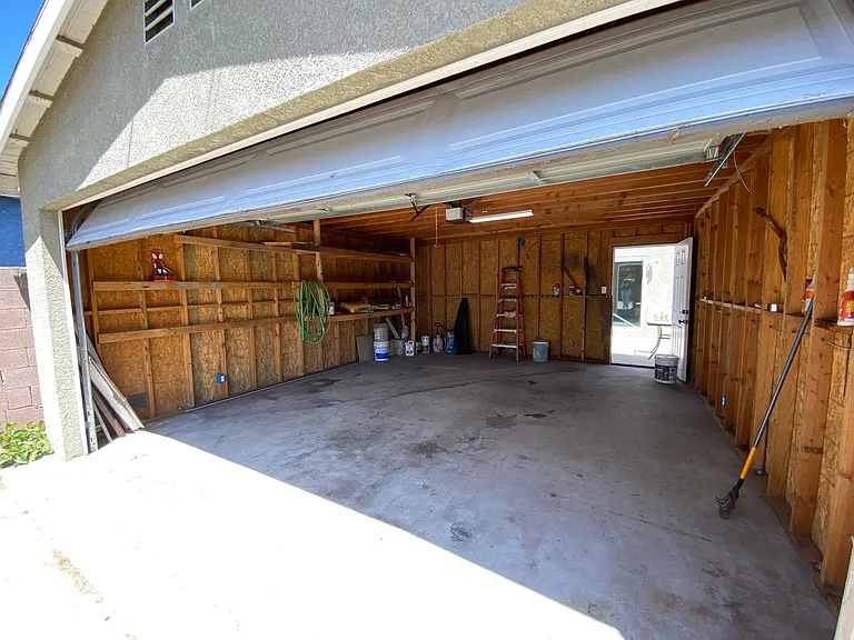 1030 E M St — Photo 38