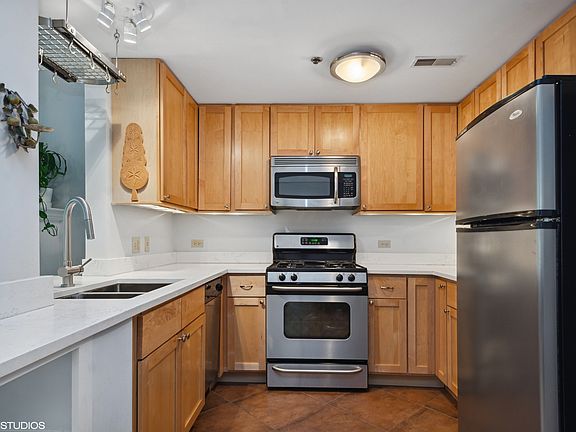 5th image of 5230 N Kenmore Ave APT 1B