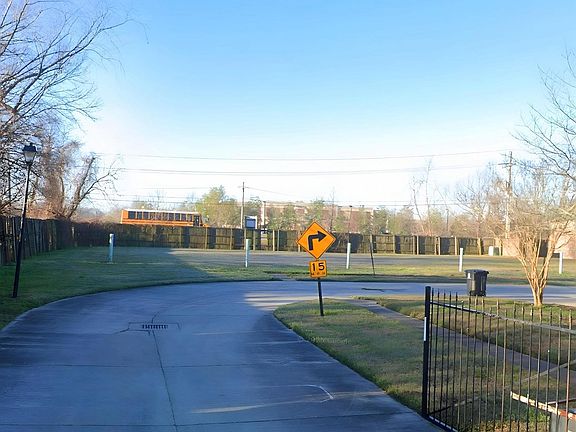4th image of Bonnet Cove Ave
