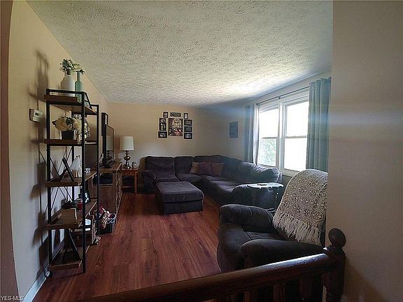 3rd image of 8566 Zion Cir NW