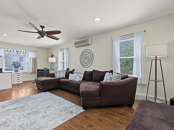 5th image of 176 Stanton Street