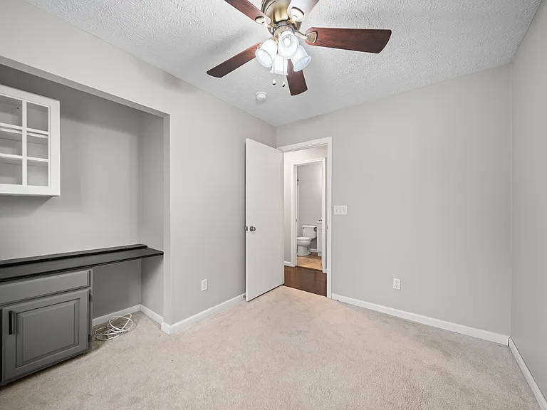 1300 Faunsdale Dr — Photo 26