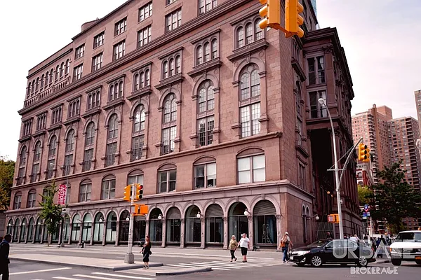 Rented by Urbane Brokerage | media 25