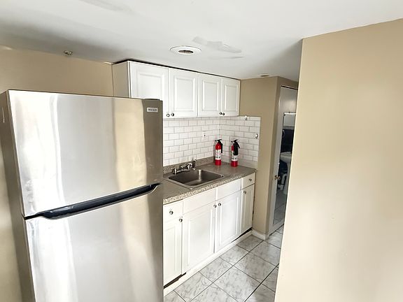 4th image of 38 5th St Floor 1