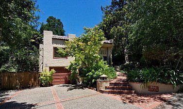 Front :: 250 Manor