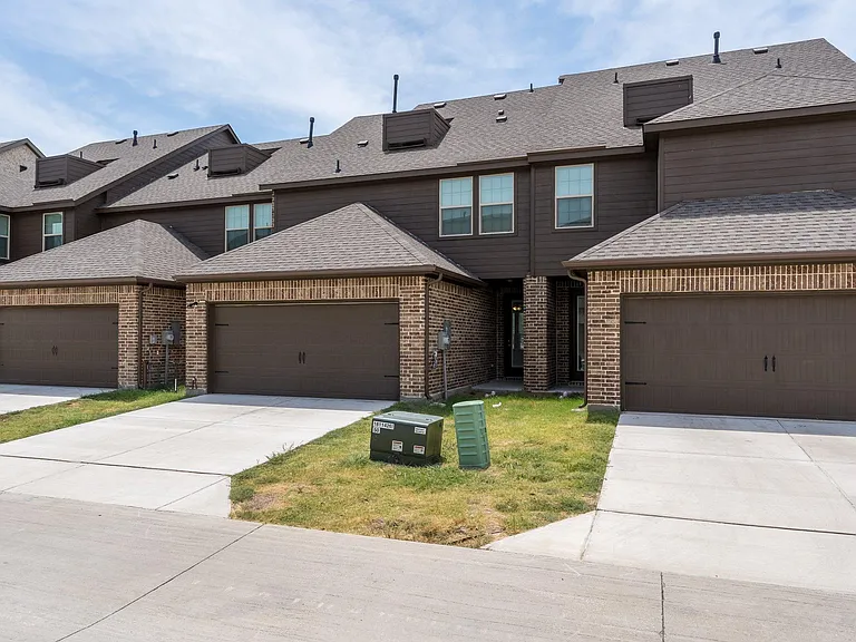 6805 Andrew Dr — Photo 37