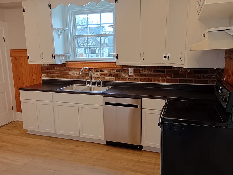 501 W Main St — Photo 2