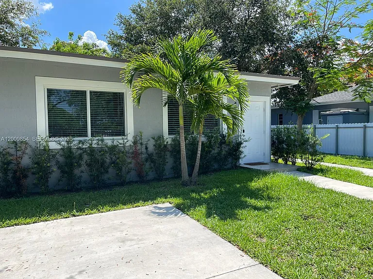 4034 NW 23rd Ave — Photo 2