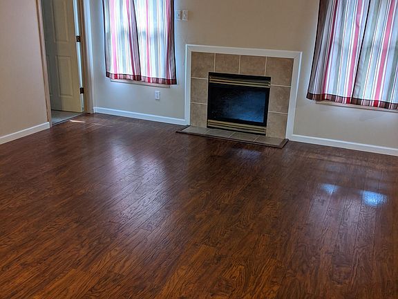 3rd image of 516 SE 169th Ave
