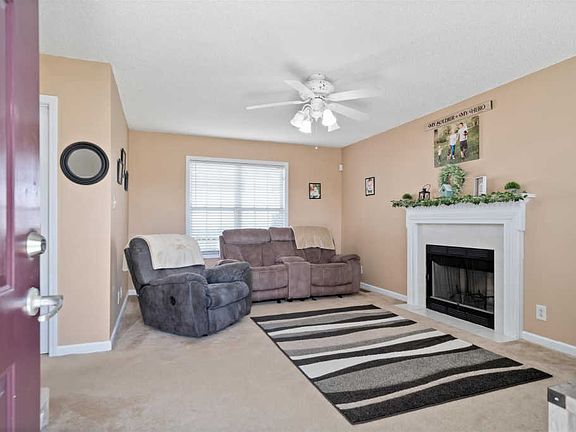 4th image of 1375 Mackenzie Ct