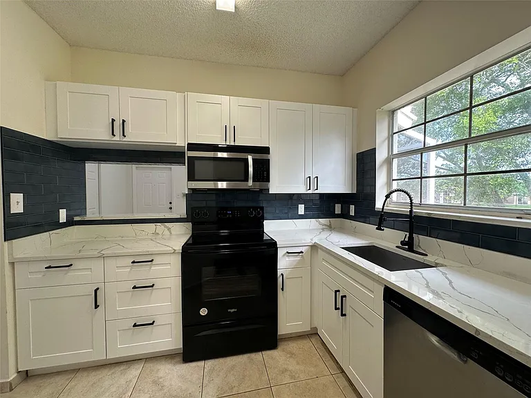 641 Cypress Lake Blvd #K18 — Photo 12