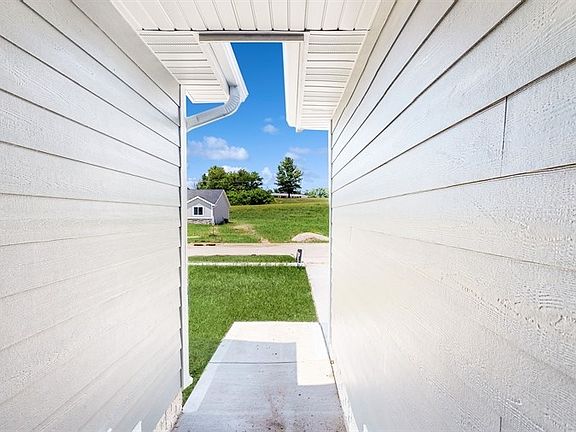 5th image of 510 Meadows Ct