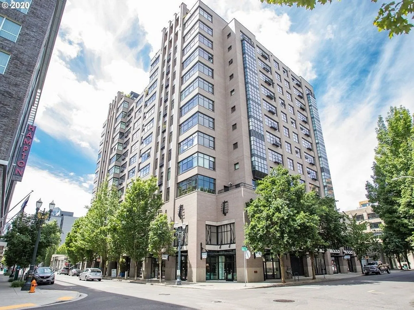 Elizabeth Tower Condo in the Pearl — Photo 1