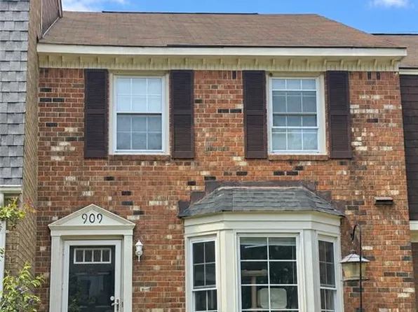909 Wolfpack Ct, Virginia Beach, VA 23462