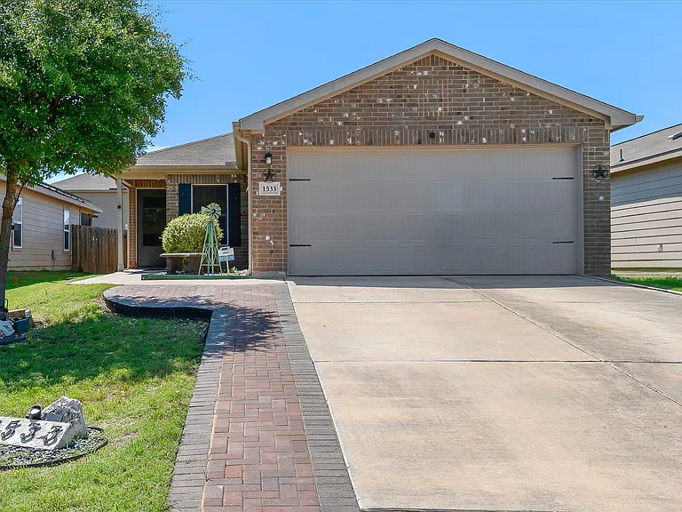 1533 Breanna Ln — Photo 1