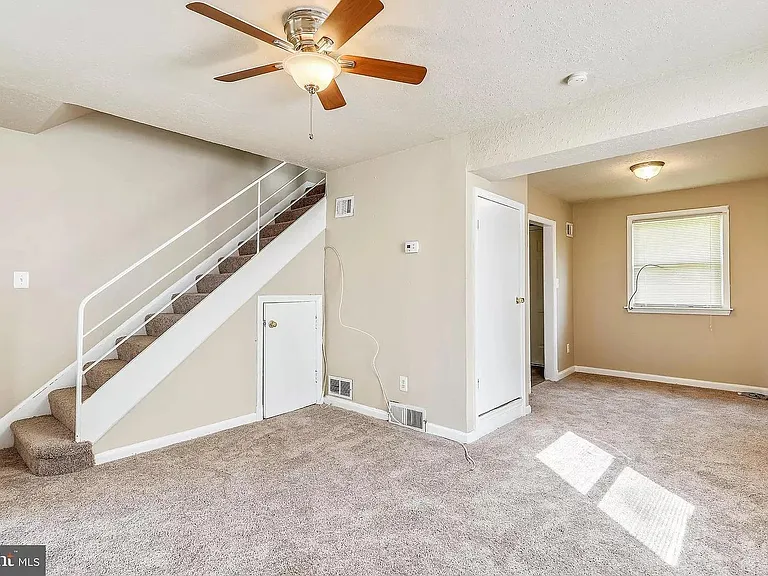 2436 Iverson St — Photo 2