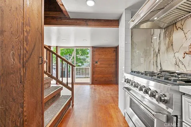 390 Islay St — Photo 4