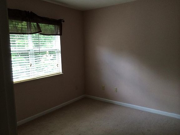 4th image of 243 Kensington Ct