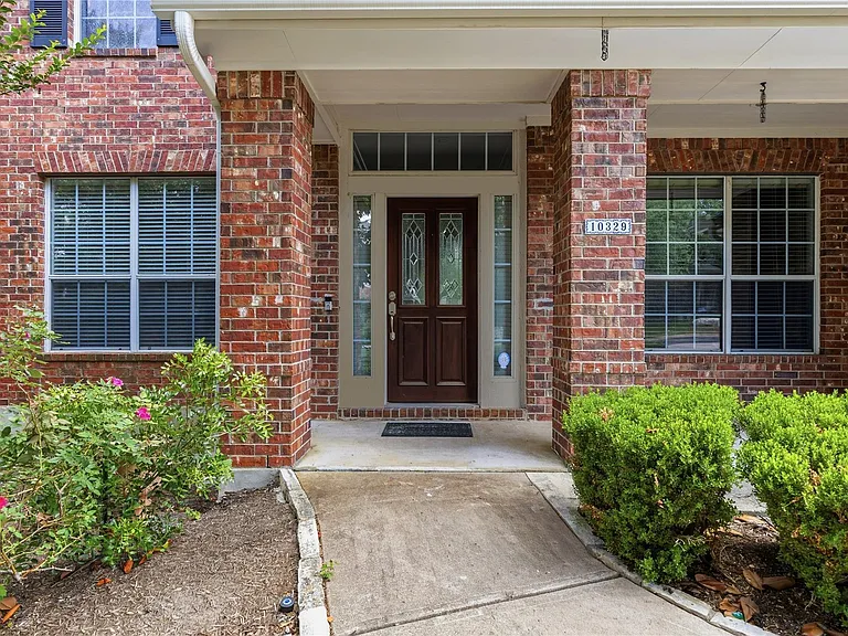 10329 Kilmarnock Dr — Photo 1