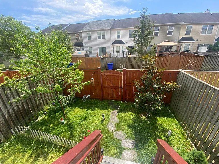 10457 Sextant Pl — Photo 2