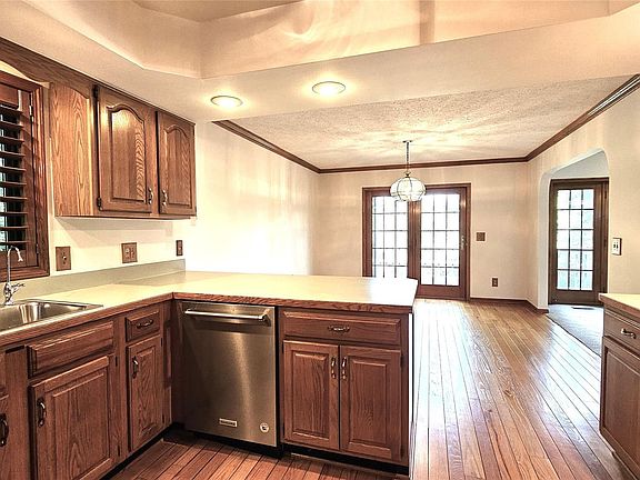 4th image of 448 Fairwood Rd