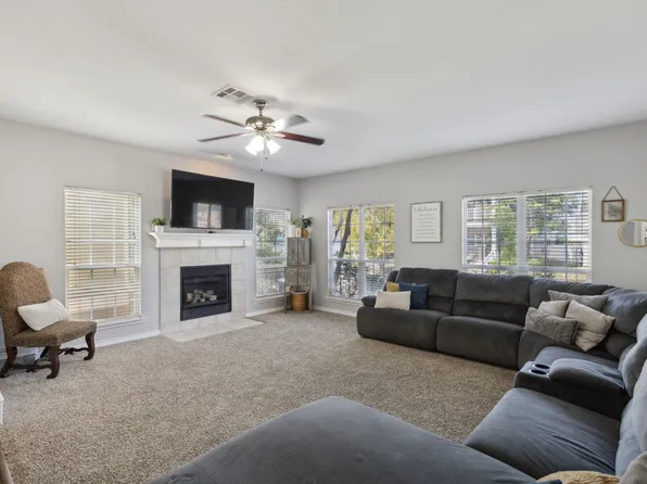 1720 Forsythe Dr, Aubrey, TX 76227