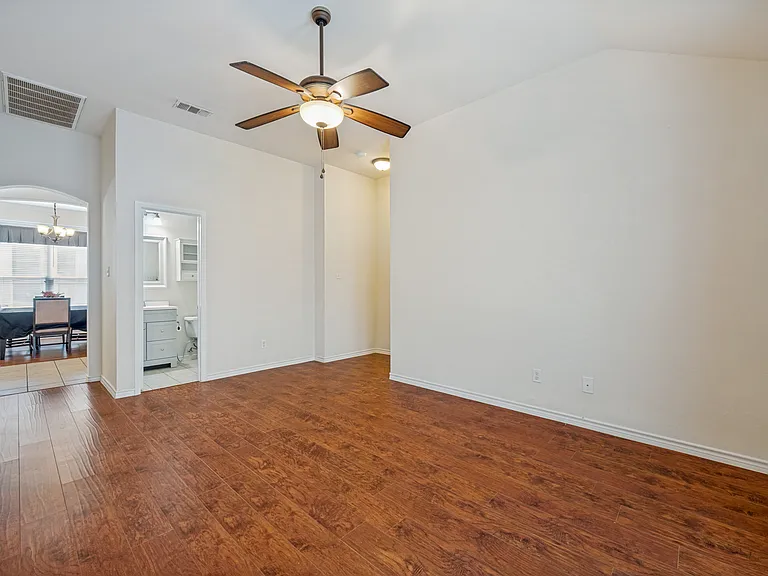 1615 Bur Oak Dr — Photo 5
