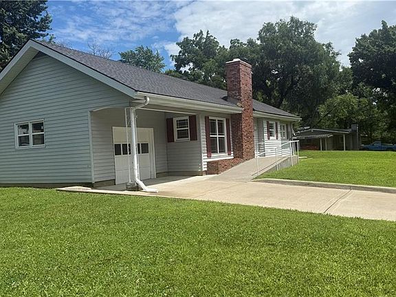 2nd image of 809 Anderson St