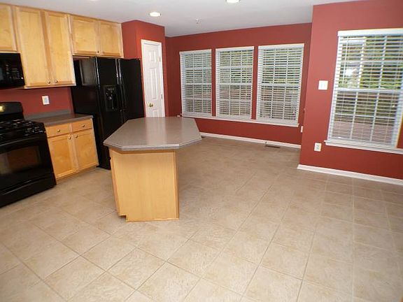 5th image of 8125 Pennington Dr
