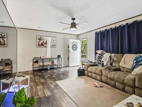 4th image of 553 Kelly Rd