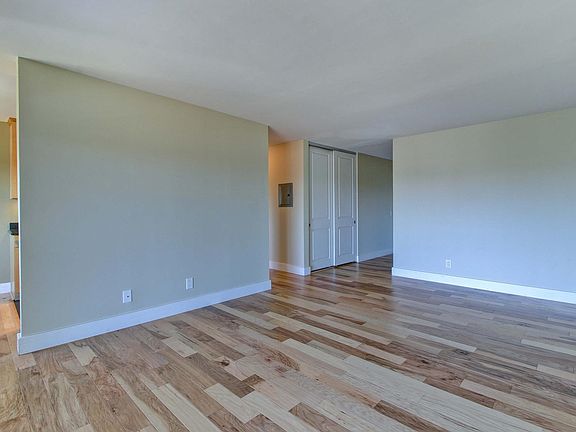 3rd image of 836 W Pennsylvania Ave APT 312