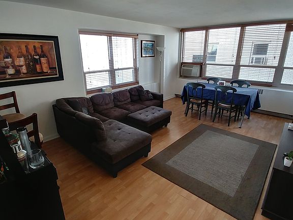 3rd image of 3950 N Lake Shore Dr APT 719