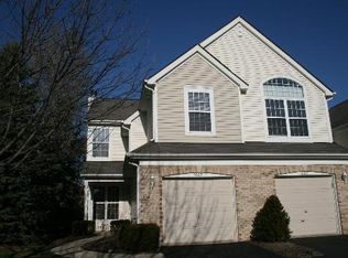 3029 Autumn Lake Dr, Aurora, IL 60504