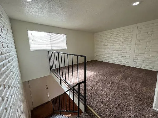 Spacious, 2-Story 1 Bedroom Loft Apartment in Nob Hill — Photo 11